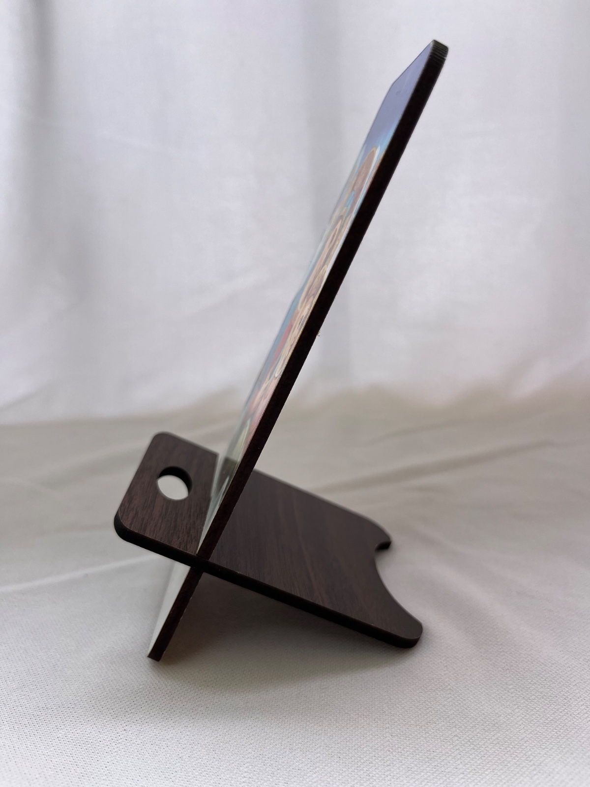 st. mary desktop phone stand